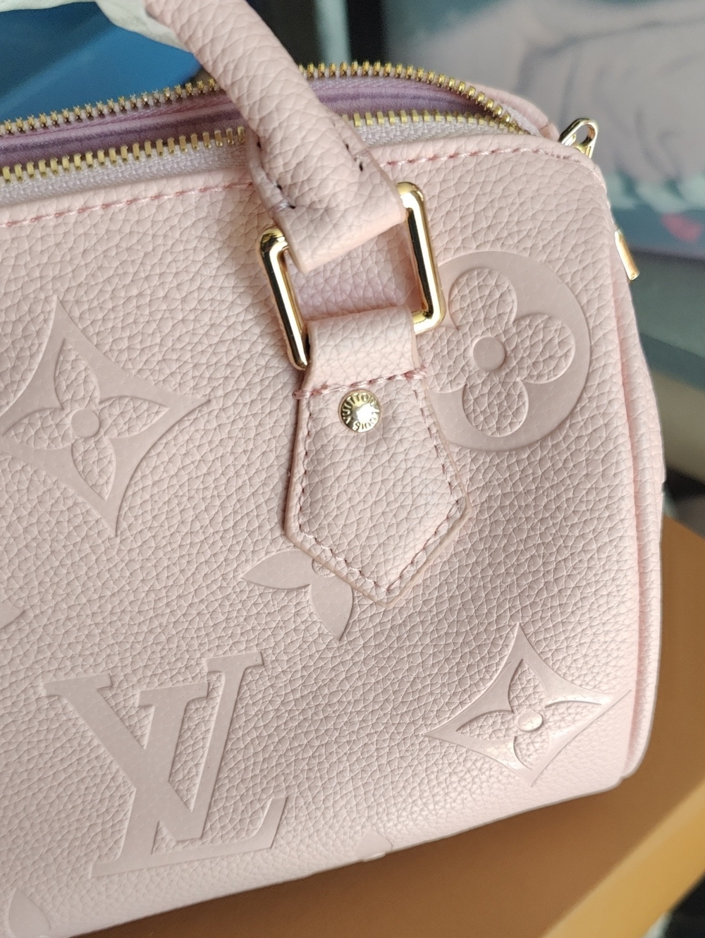 Small Pink Embossed Handbag - Picture 3 of 9